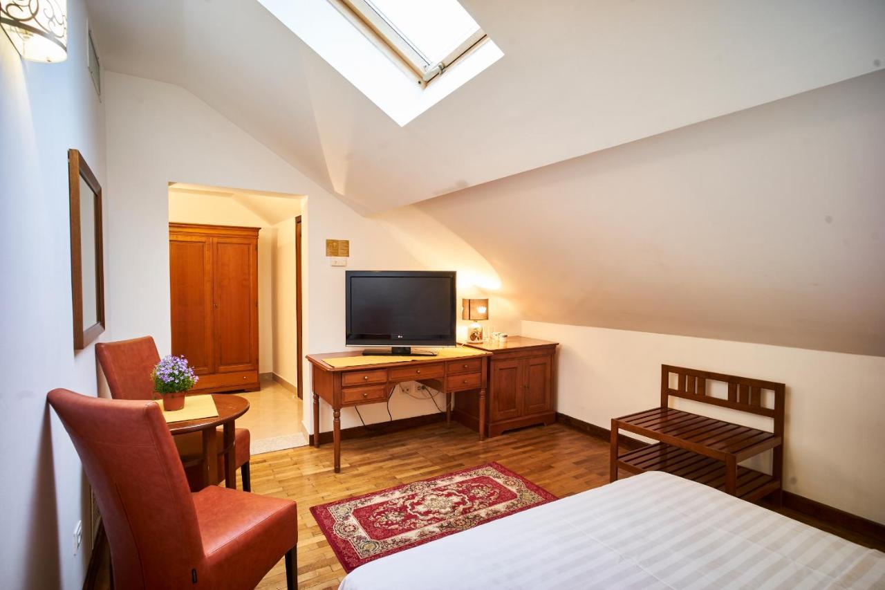 Cozy Attic Room V بوخارست المظهر الخارجي الصورة