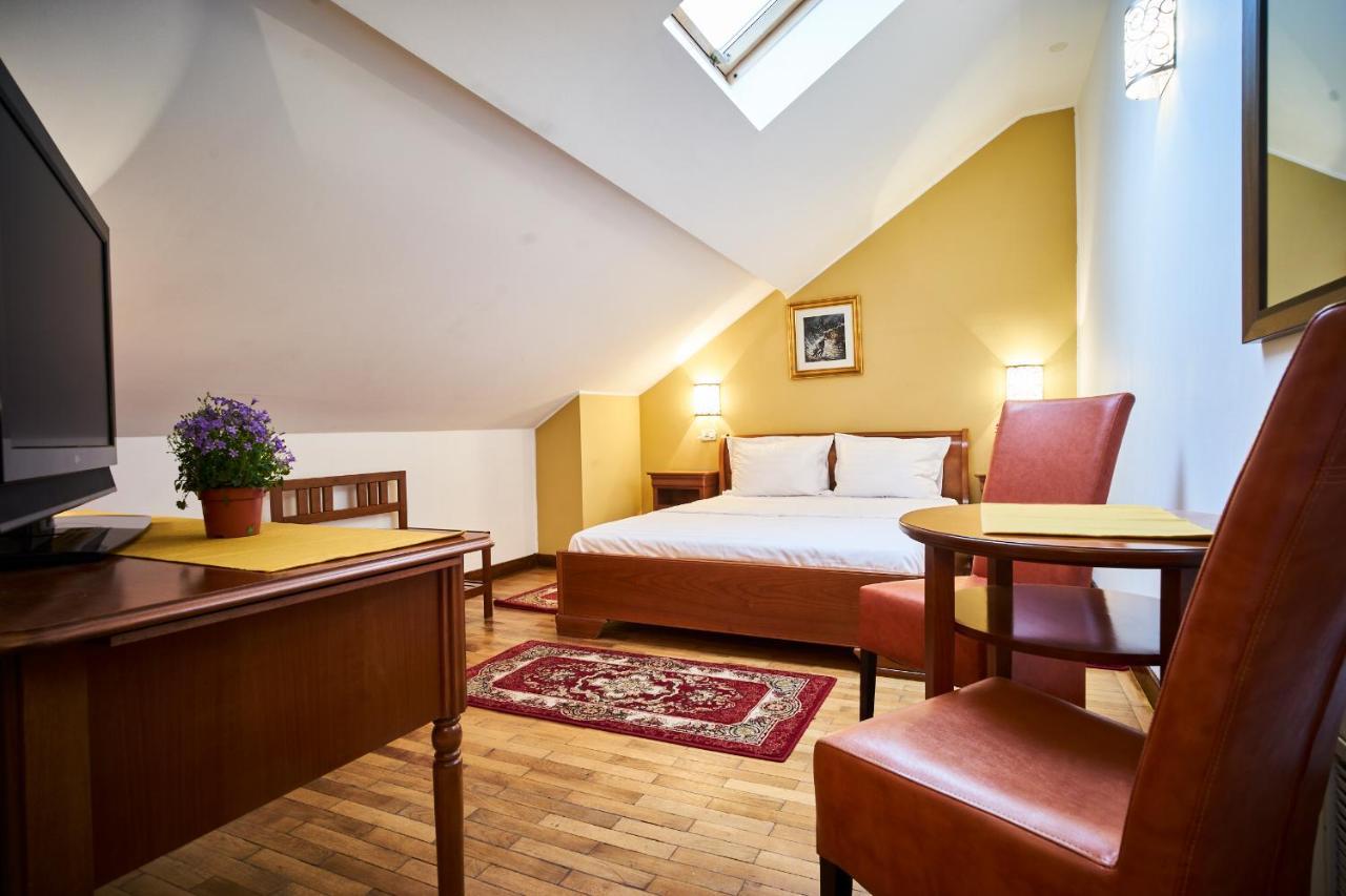 Cozy Attic Room V بوخارست المظهر الخارجي الصورة